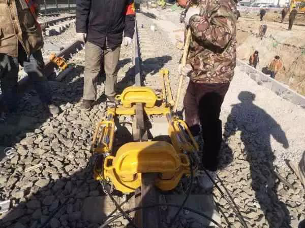 今日頭條、北京日?qǐng)?bào)：13號(hào)線清河站撥線工程倒計(jì)時(shí)，京城地鐵首  次鋪上樹(shù)脂軌枕